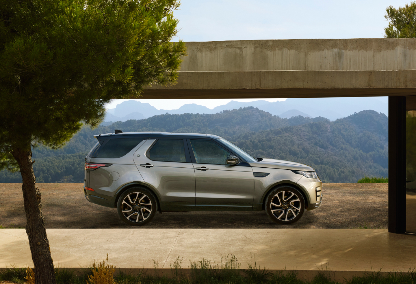 Версия Land Rover Discovery Landmark появится в продаже летом