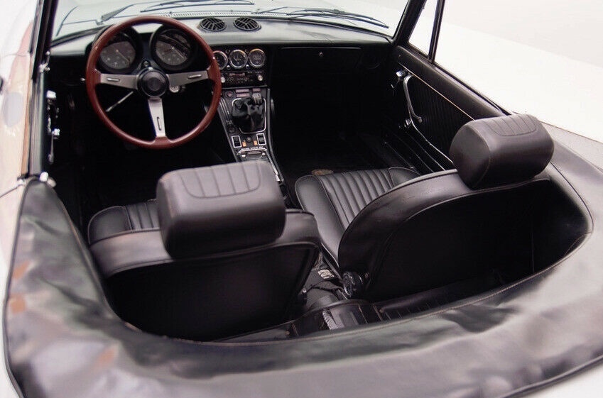 Bentley, которого забыли в гараже на 30 лет, продали за 454 250 фунтов стерлингов