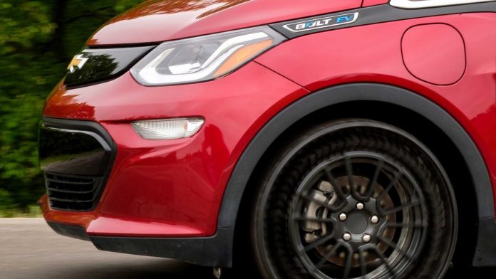 Chevrolet Bolt теперь ездит на безвоздушных шинах
